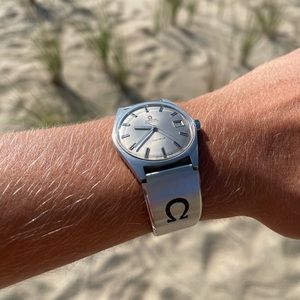 Omega Genéve cal 565 Vintage on rare olongapo bracelet